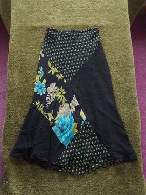 Vintage S.L.B. Black Floral Silk Midi Skirt 🖤💙